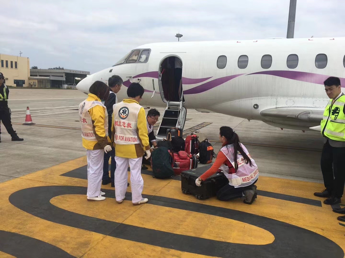 香港出入境救护车出租